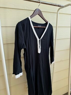 Athleta Black V-Neck Tunic with White Trim